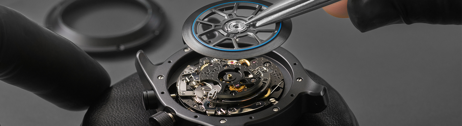 Cambio del mecanismo en un reloj Porsche