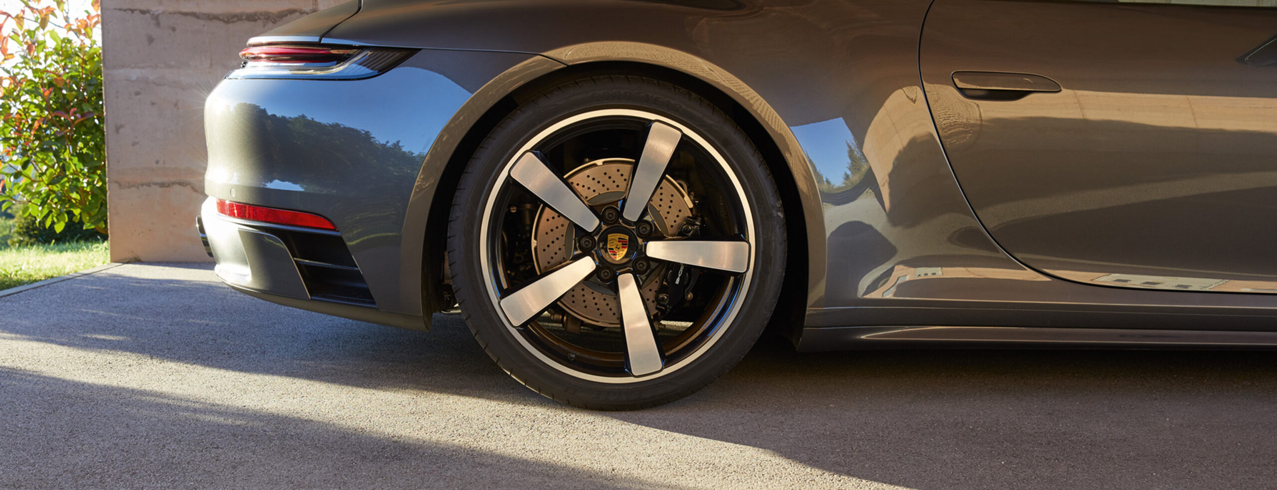 Detalles de neumaticos Porsche