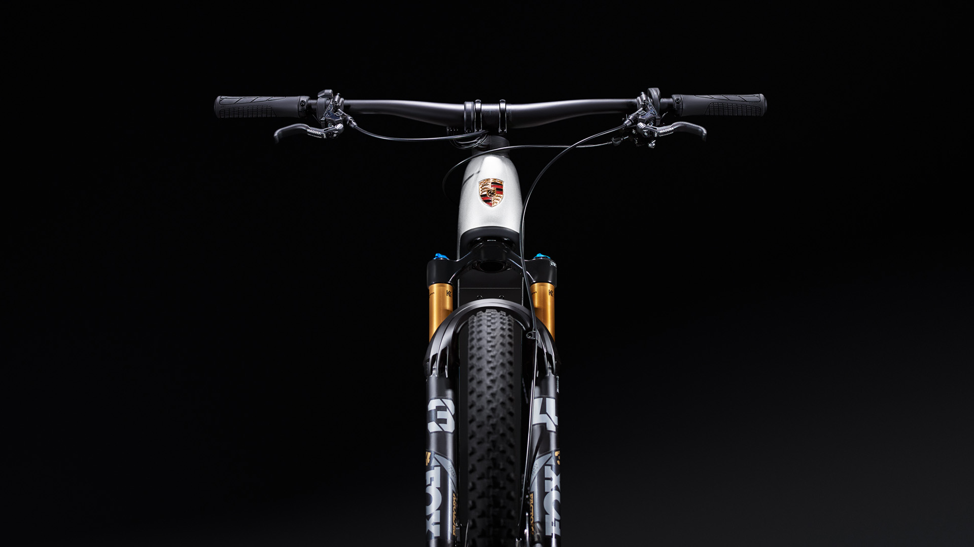 Detalle de ebike Porsche blanca