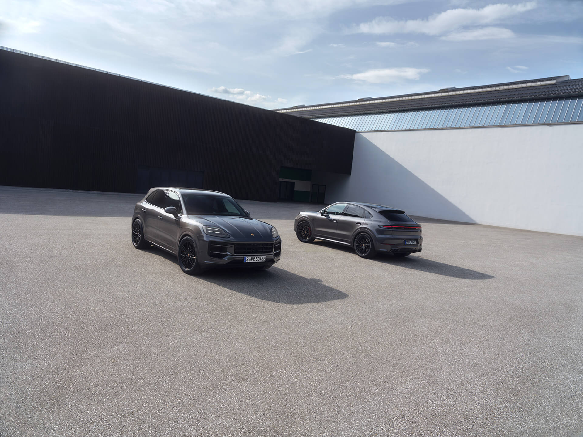 Dos modelos de Porsche Cayenne