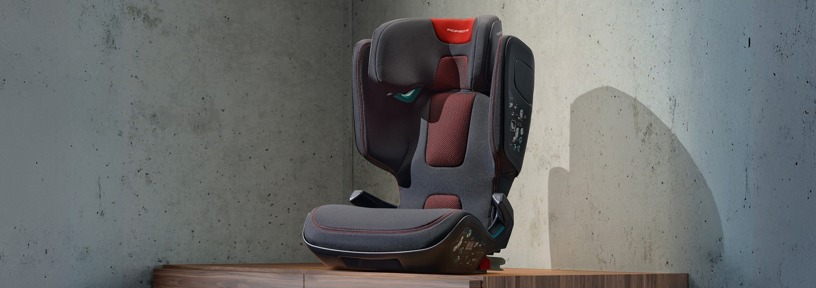 Silla infantil Porsche Junior Seat i-Size en vehículo