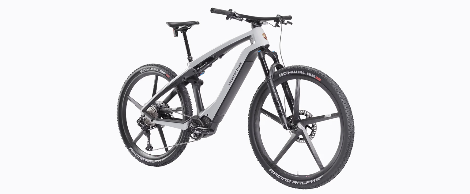 Porsche eBike Sport en fondo blanco