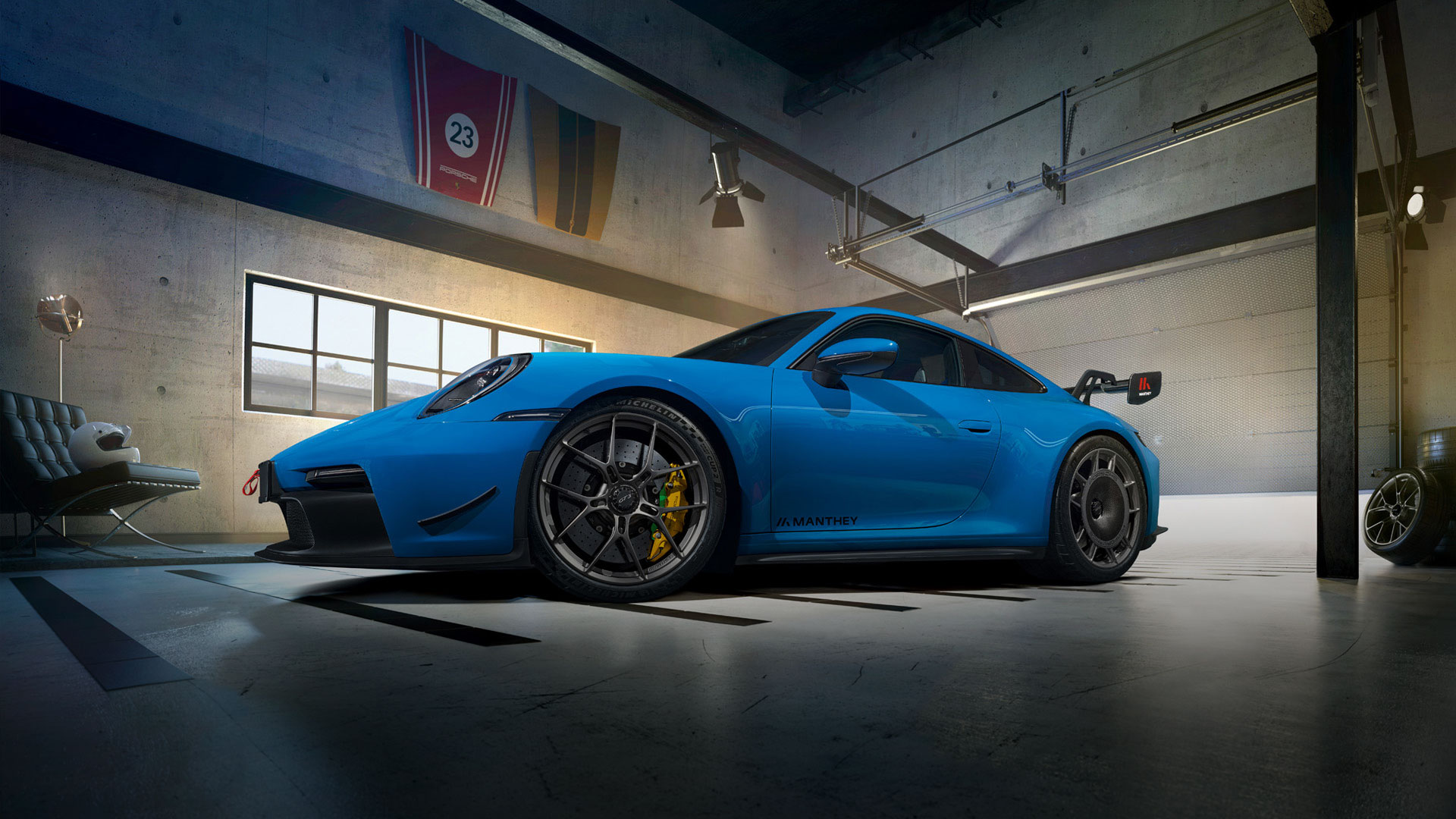 Porsche 911 GT3 con kit Manthey en garaje